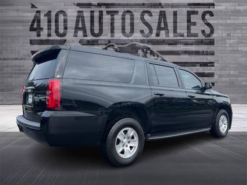 Used 2019 Chevrolet Suburban LT image 3