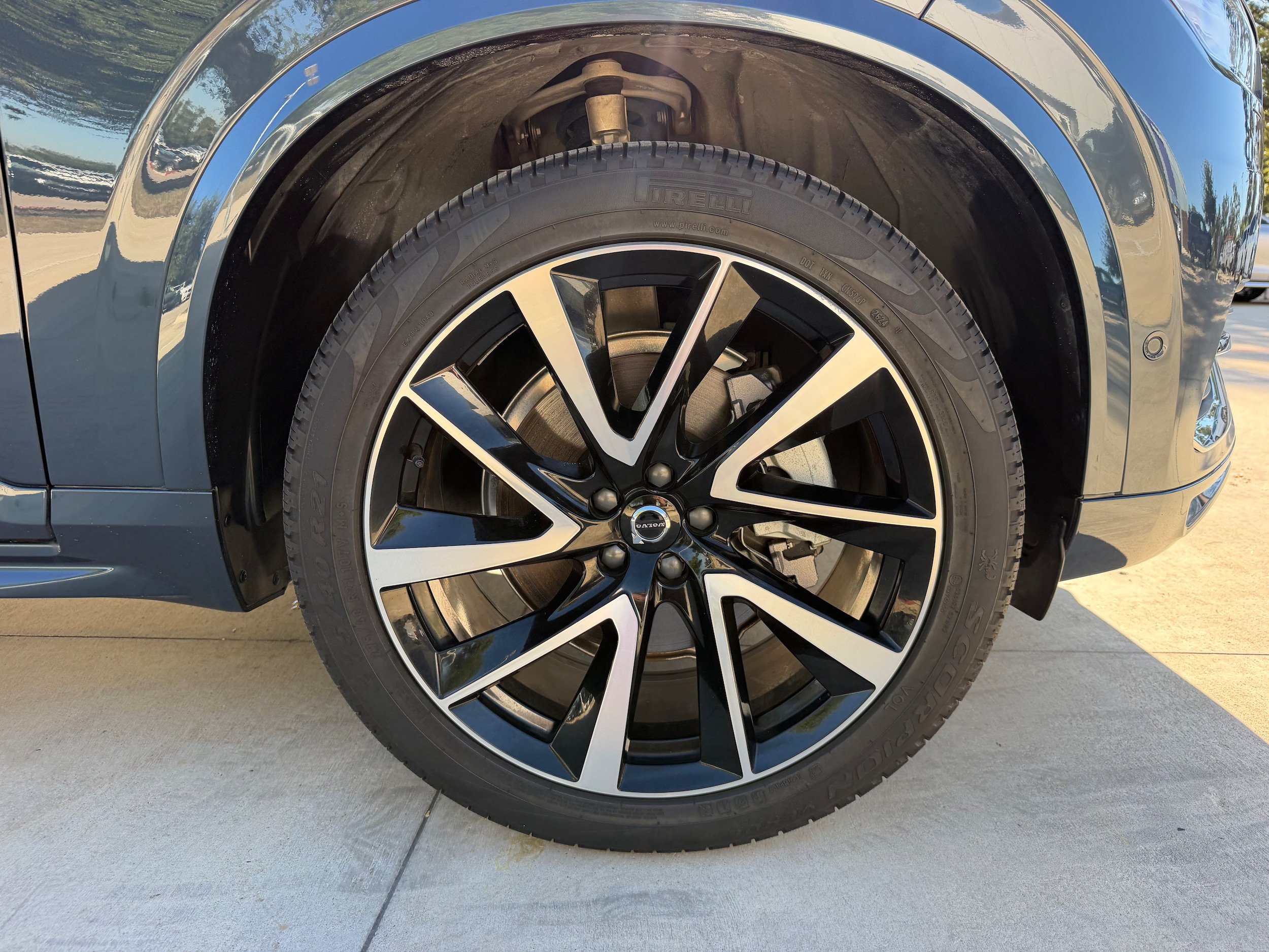 Certified 2025 Volvo XC90 B6 Plus w/ Protection Package Premier AWD/4WD image 9