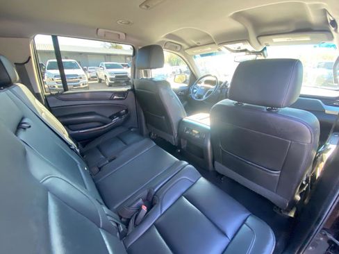 Used 2018 Chevrolet Suburban LT image 21