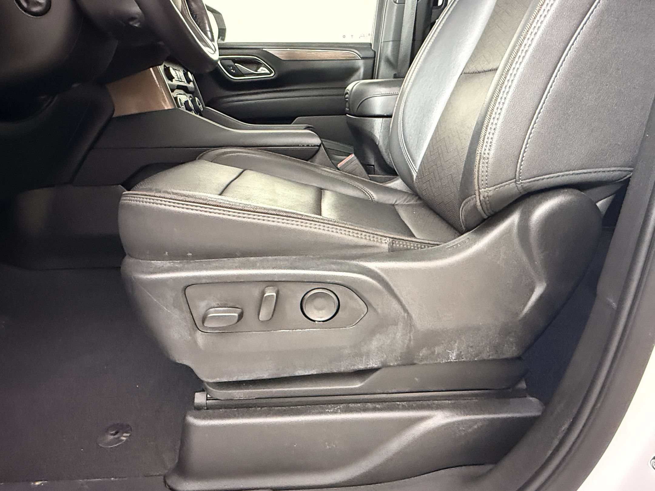 Used 2023 Chevrolet Tahoe High Country w/ Advanced Technology Package AWD/4WD image 15