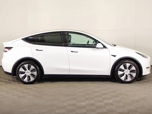 Used 2021 Tesla Model Y Long Range AWD/4WD image 19
