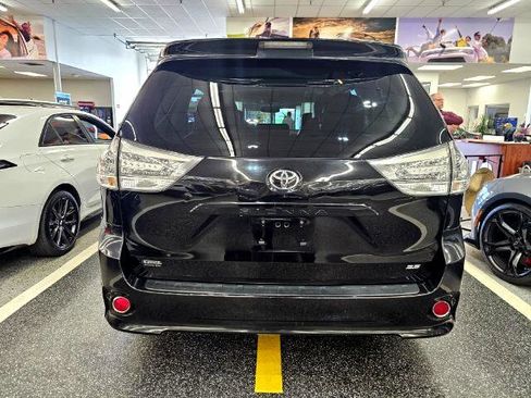 Used 2012 Toyota Sienna SE image 5