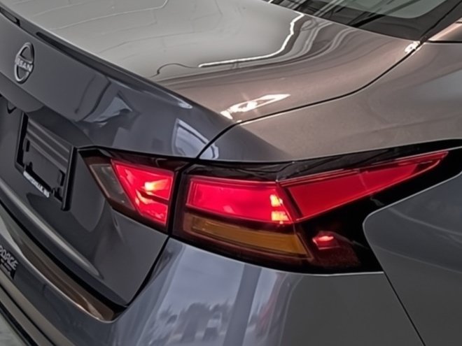 Used 2025 Nissan Altima 2.5 SV FWD image 15