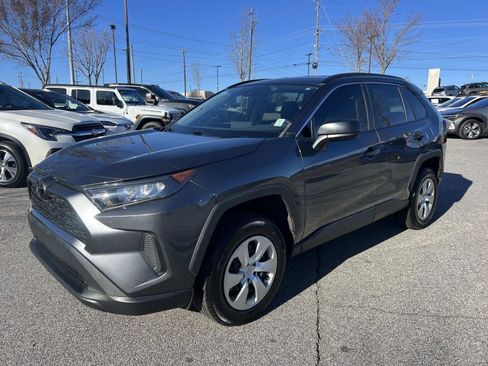 Used 2021 Toyota RAV4 LE image 3