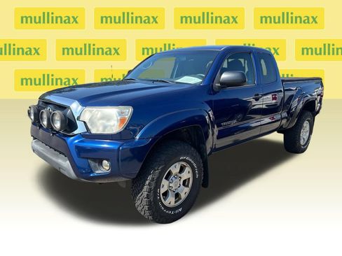 Used 2014 Toyota Tacoma 4x4 Access Cab V6 w/ TRD Off-Road Package image 2