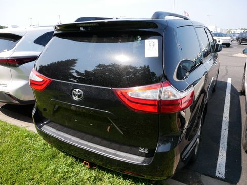 Used 2015 Toyota Sienna XLE w/ XLE Navigation Package AWD/4WD image 4