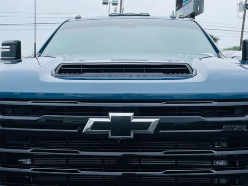 Used 2025 Chevrolet Silverado 2500 LTZ w/ Trail Boss Package AWD/4WD image 8