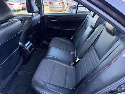 Used 2016 Toyota Camry SE w/ Moonroof Package FWD image 21