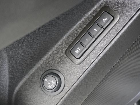 Used 2023 Chevrolet Equinox Premier FWD image 17