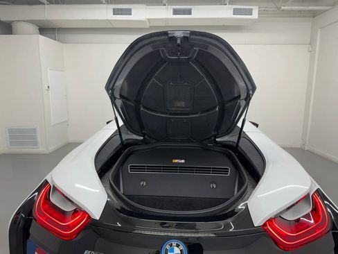 Used 2019 BMW i8 Roadster image 25