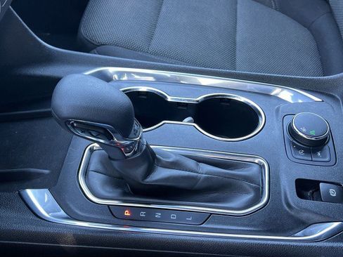 Used 2023 Chevrolet Traverse LT image 15