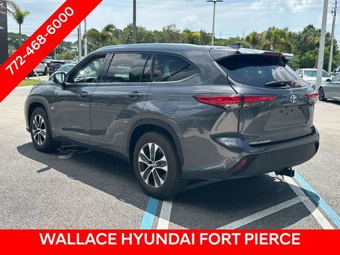 Used 2020 Toyota Highlander XLE FWD image 12