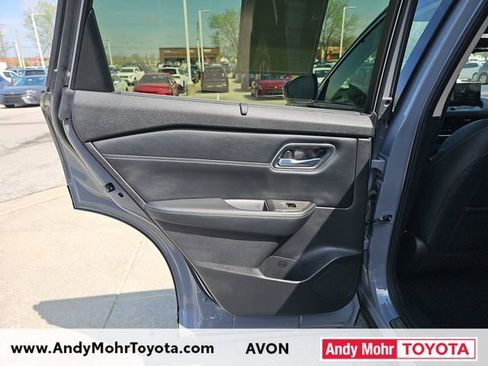 Used 2025 Nissan Rogue Platinum w/ Tech Package image 33