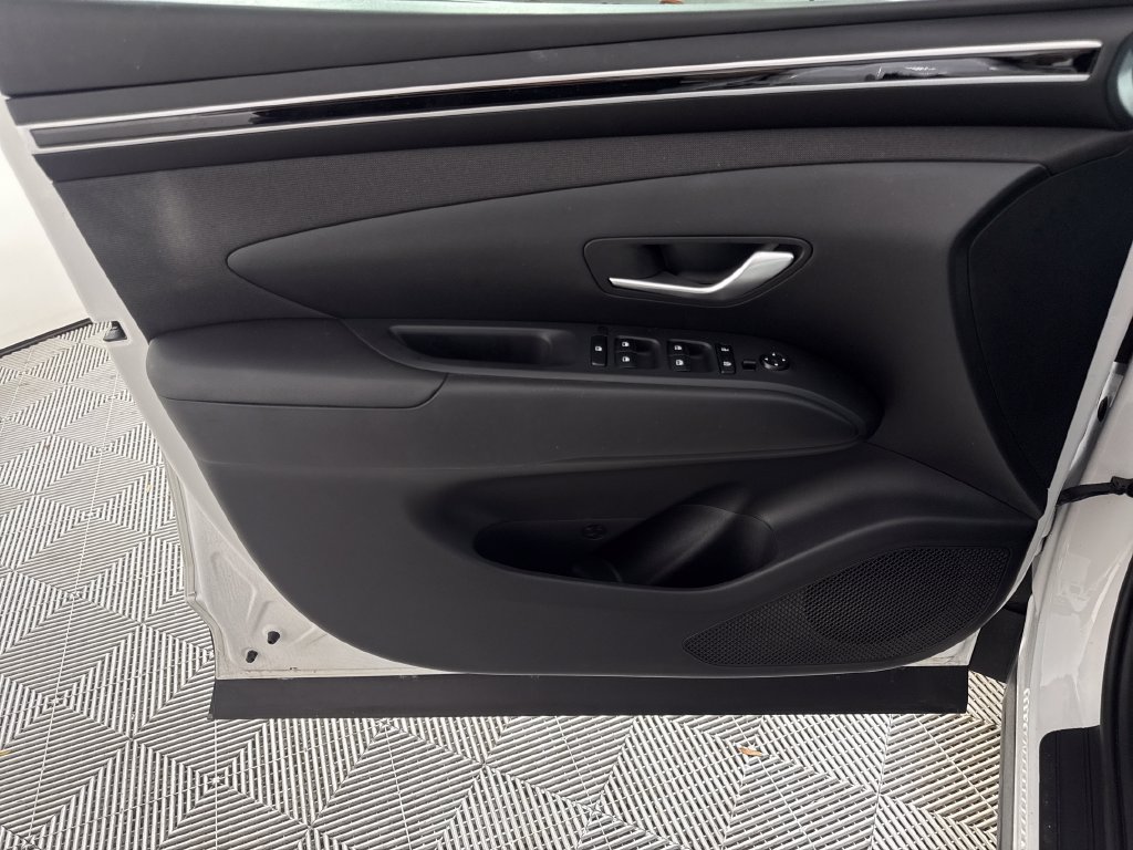 Certified 2024 Hyundai Tucson SEL w/ Convenience Package FWD image 12