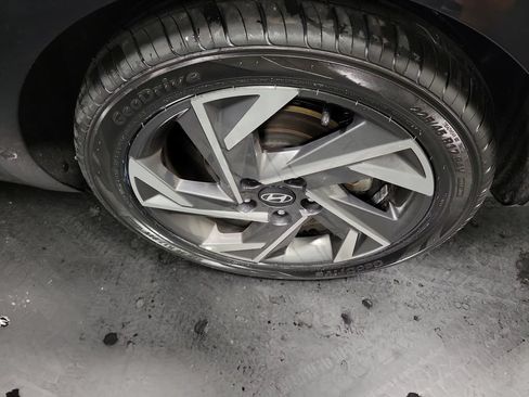 Used 2024 Hyundai Elantra Limited FWD image 12