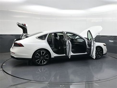 Used 2023 Honda Accord Touring image 39