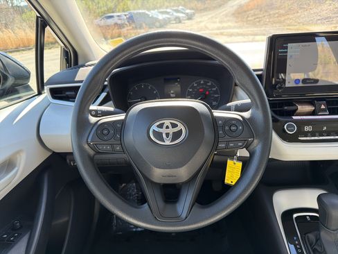 Used 2025 Toyota Corolla LE image 23
