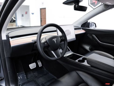 Used 2022 Tesla Model Y Performance AWD/4WD image 3