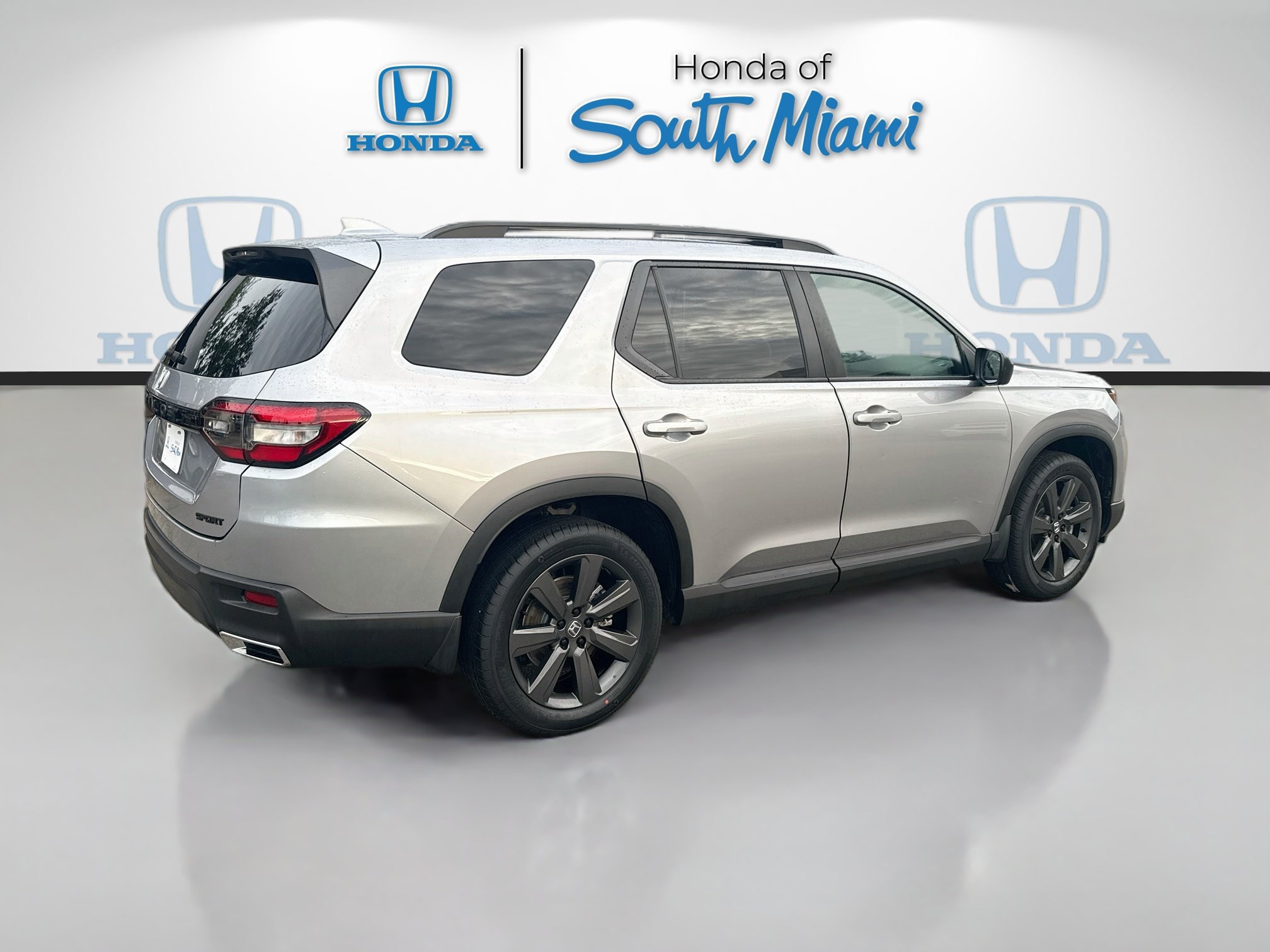 Certified 2024 Honda Pilot Sport image 7