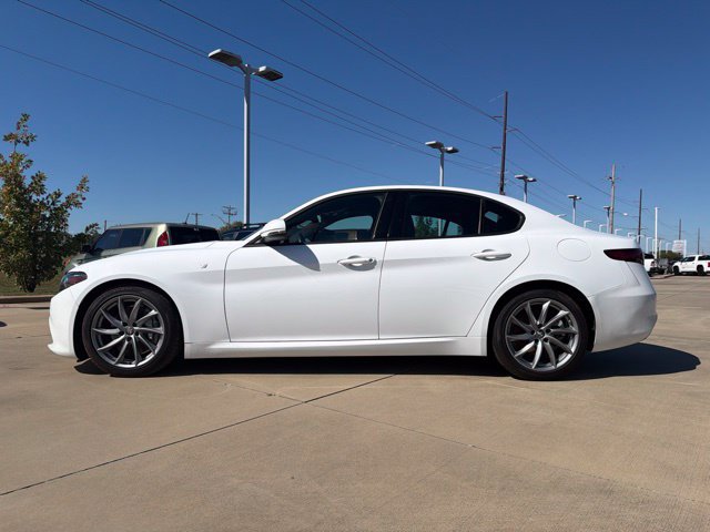 Used 2022 Alfa Romeo Giulia Ti RWD image 2