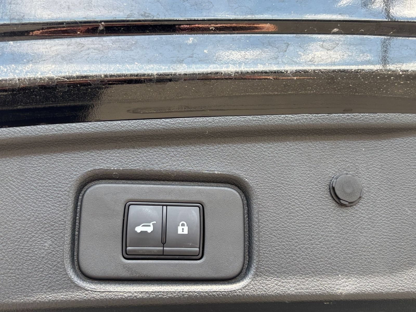 Used 2025 Nissan Pathfinder SV FWD image 22
