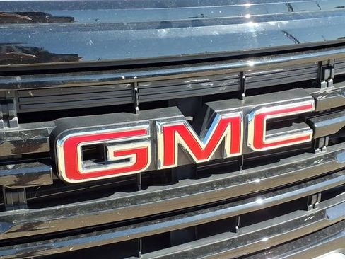 Used 2023 GMC Acadia SLT w/ Elevation Edition FWD image 28
