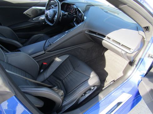 Used 2022 Chevrolet Corvette Stingray Preferred Cpe w/ Z51 Performance Package RWD image 13