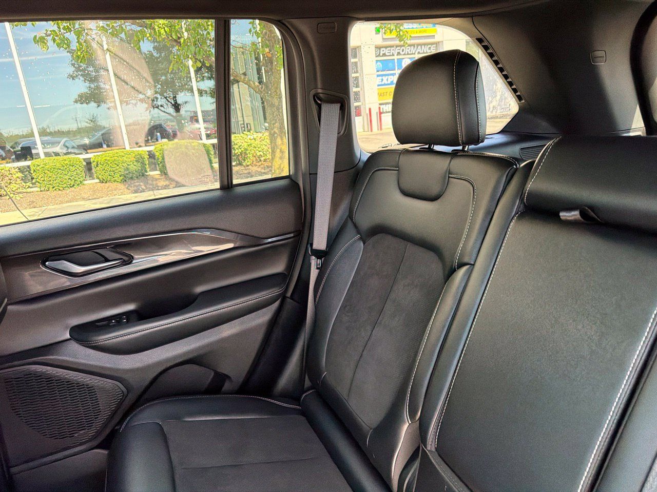Used 2023 Jeep Grand Cherokee Altitude AWD/4WD image 22