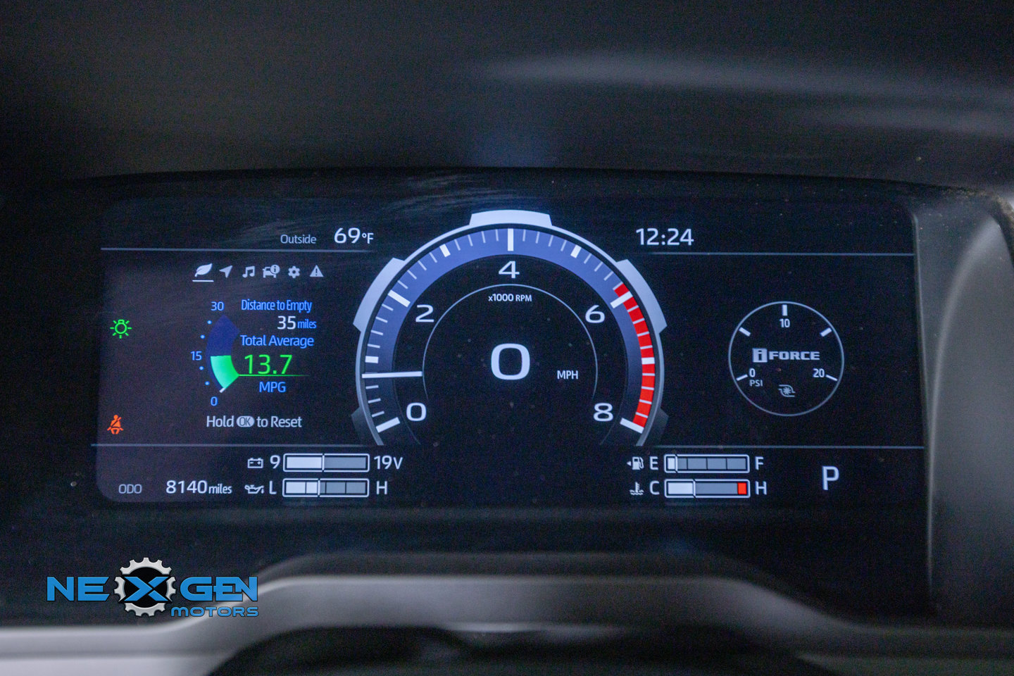 Used 2024 Toyota Tundra Limited AWD/4WD image 17