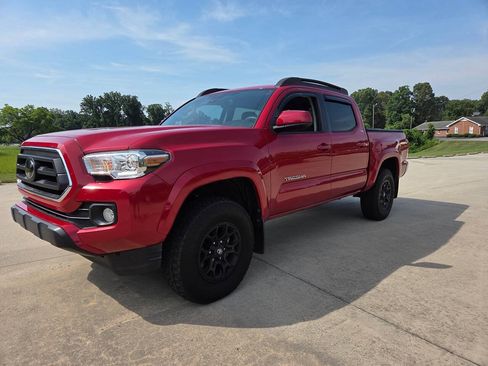 Used 2021 Toyota Tacoma SR5 AWD/4WD image 2