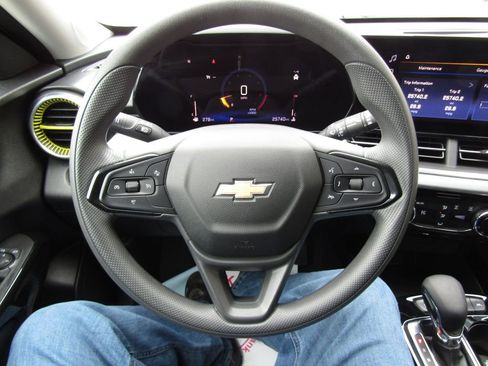Used 2025 Chevrolet Trax LT image 18