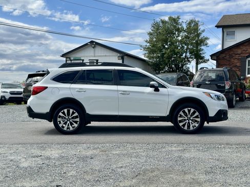 Used 2017 Subaru Outback 3.6R Limited image 2
