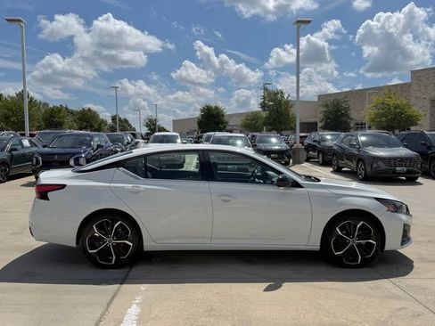 Used 2024 Nissan Altima 2.5 SR FWD image 6