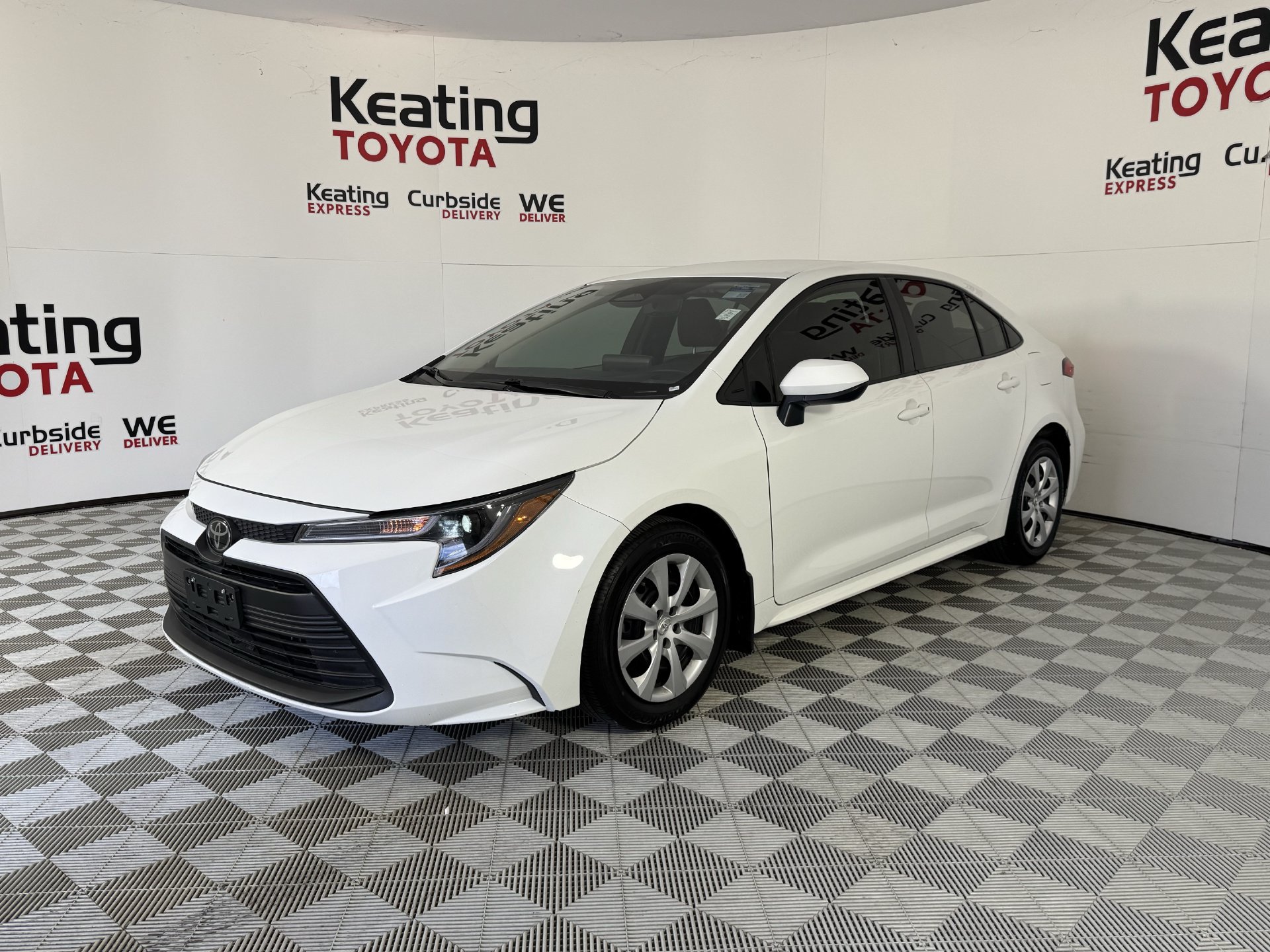 Used 2025 Toyota Corolla LE FWD image 9