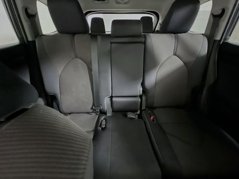 Used 2023 Toyota Highlander LE image 33