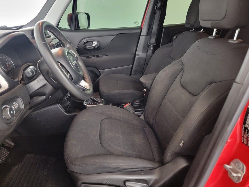 Used 2018 Jeep Renegade Latitude FWD image 14
