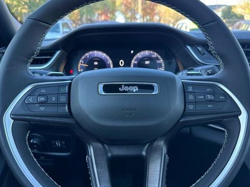 New 2025 Jeep Grand Cherokee Limited w/ Luxury Tech Group II AWD/4WD image 24