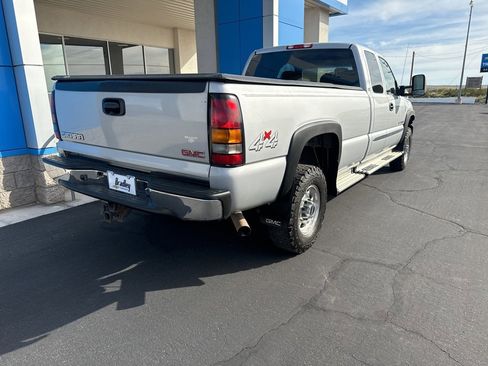 Used 2006 GMC Sierra 2500 SLE w/ Skid Plate Package image 3
