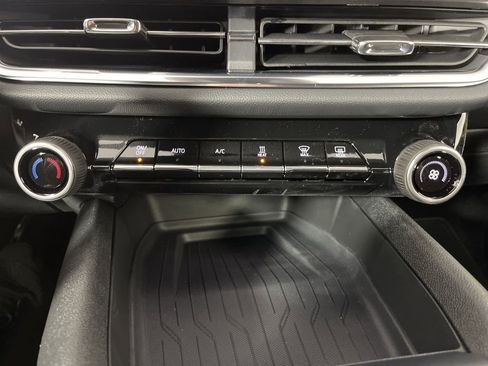 New 2026 Chevrolet Equinox EV LT image 38