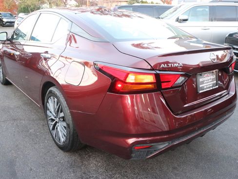 Used 2023 Nissan Altima 2.5 SV image 3