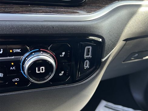 Used 2025 GMC Sierra 1500 Elevation image 24