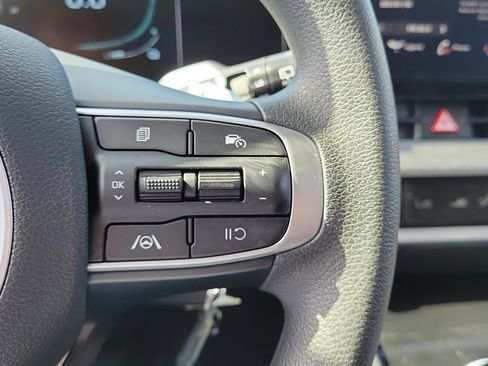 Used 2025 Kia Sportage LX image 24