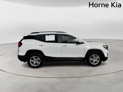 Used 2021 GMC Terrain SLE w/ Driver Convenience Package image 3