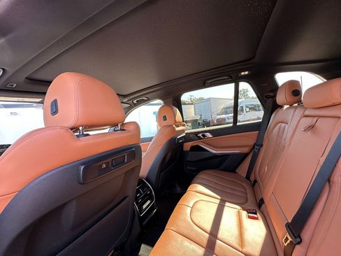 Used 2021 BMW X5 sDrive40i w/ M Sport Package image 11