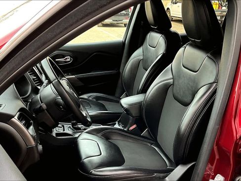 Used 2019 Jeep Cherokee Latitude Plus image 8