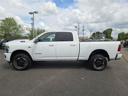 Used 2026 RAM 2500 Laramie AWD/4WD image 24