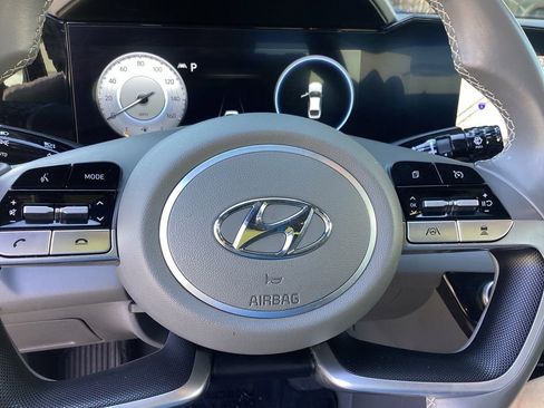 Used 2023 Hyundai Elantra SEL w/ Convenience Package FWD image 15