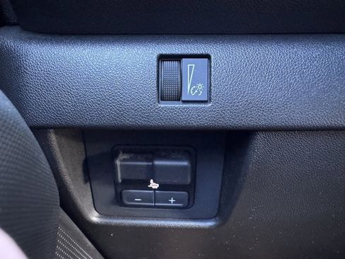 Used 2023 Chevrolet Colorado W/T image 28