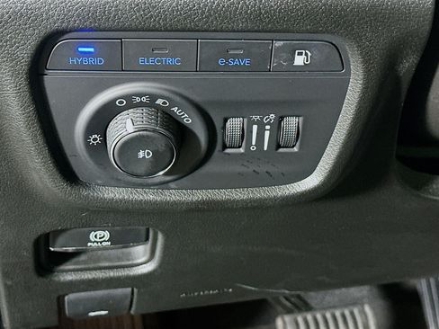 Used 2022 Jeep Grand Cherokee Limited 4xe w/ Luxury Tech Group II AWD/4WD image 17