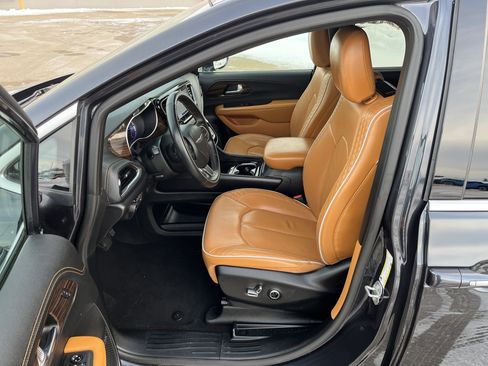 Used 2021 Chrysler Pacifica Pinnacle image 9